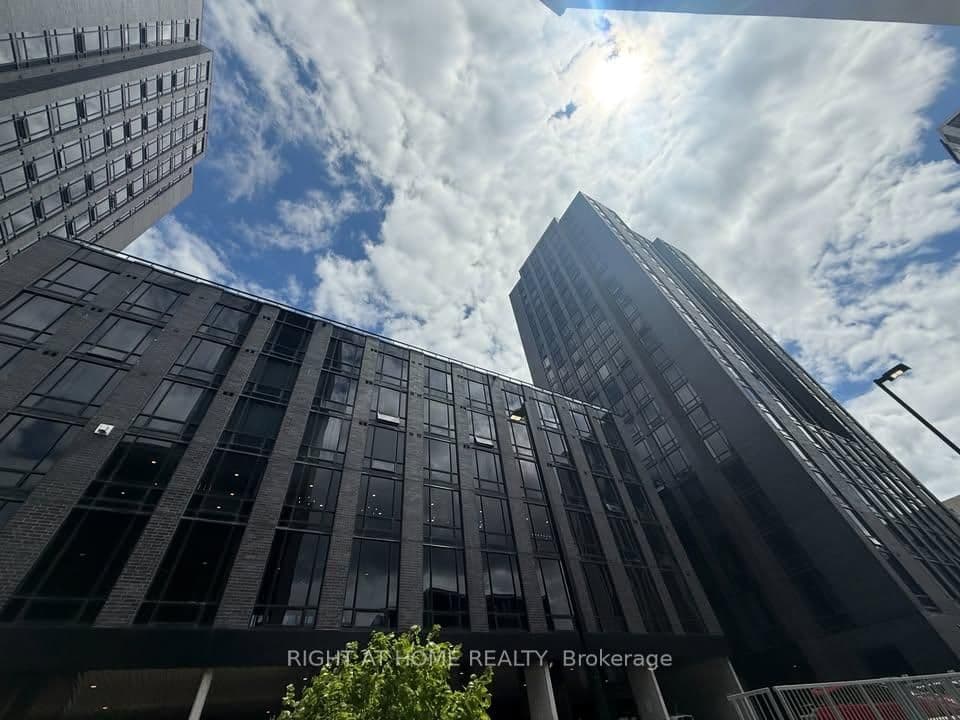 #925 - 145 W Columbia Street W