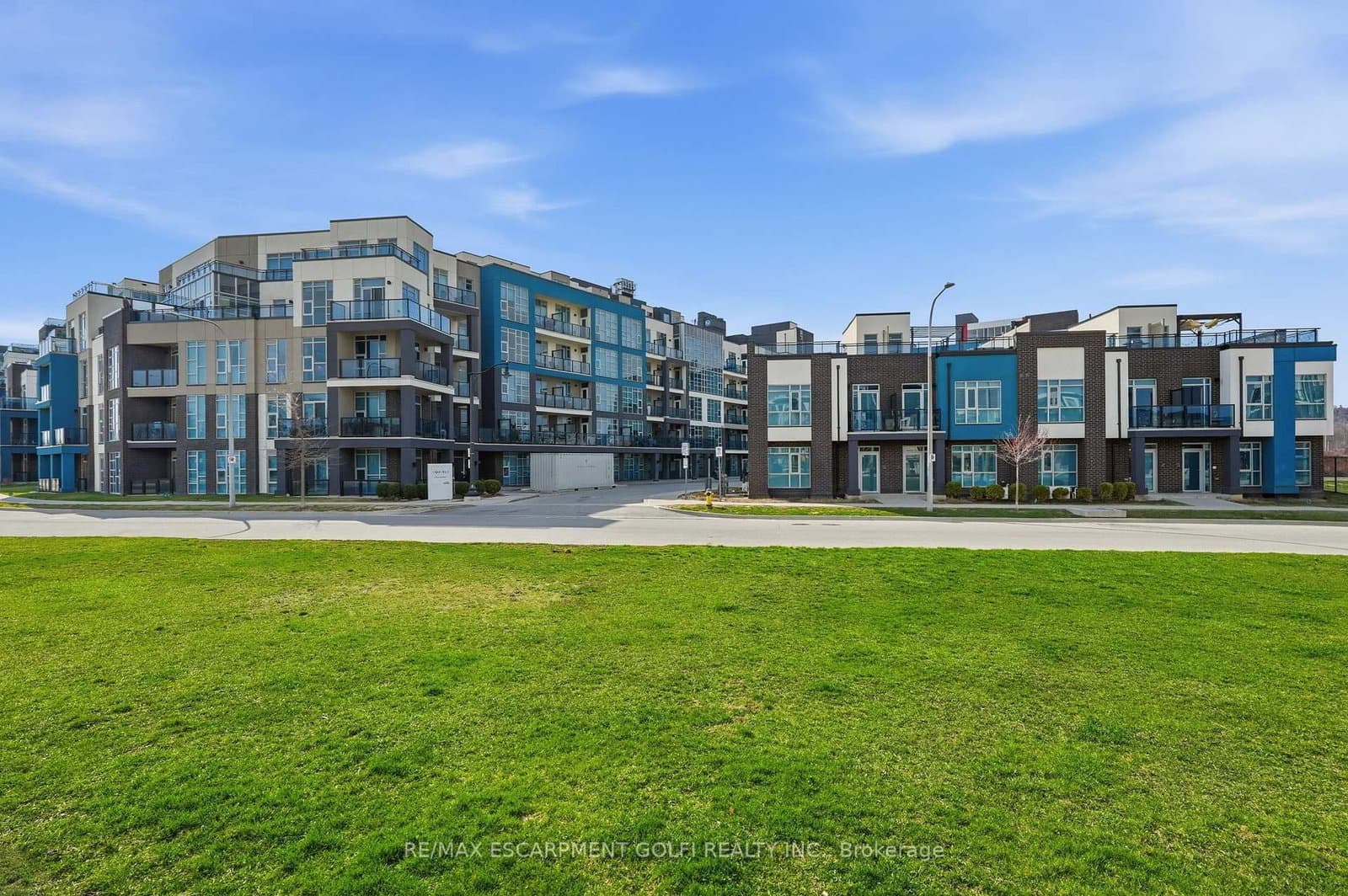 #304 - 10 Concord Place