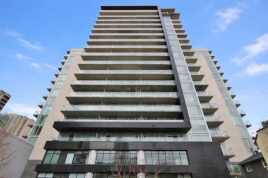 #1602 - 255 Bay Street
