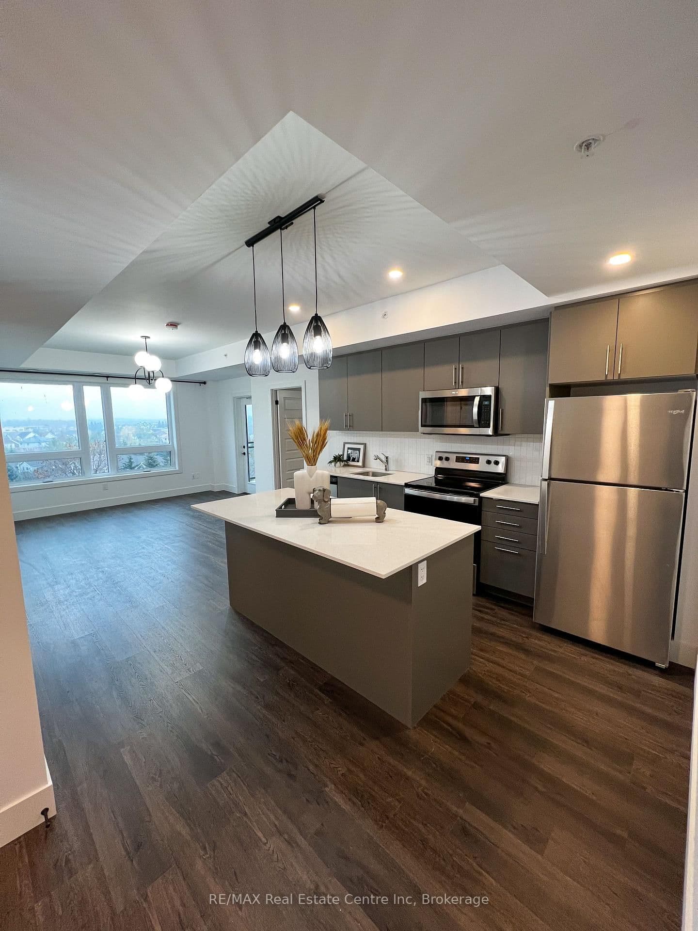 #602 - 26 Lowes Road W