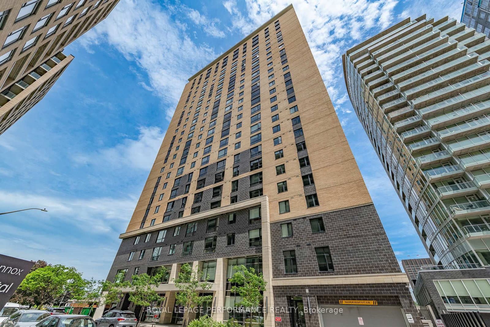 #1118 - 105 Champagne Avenue S