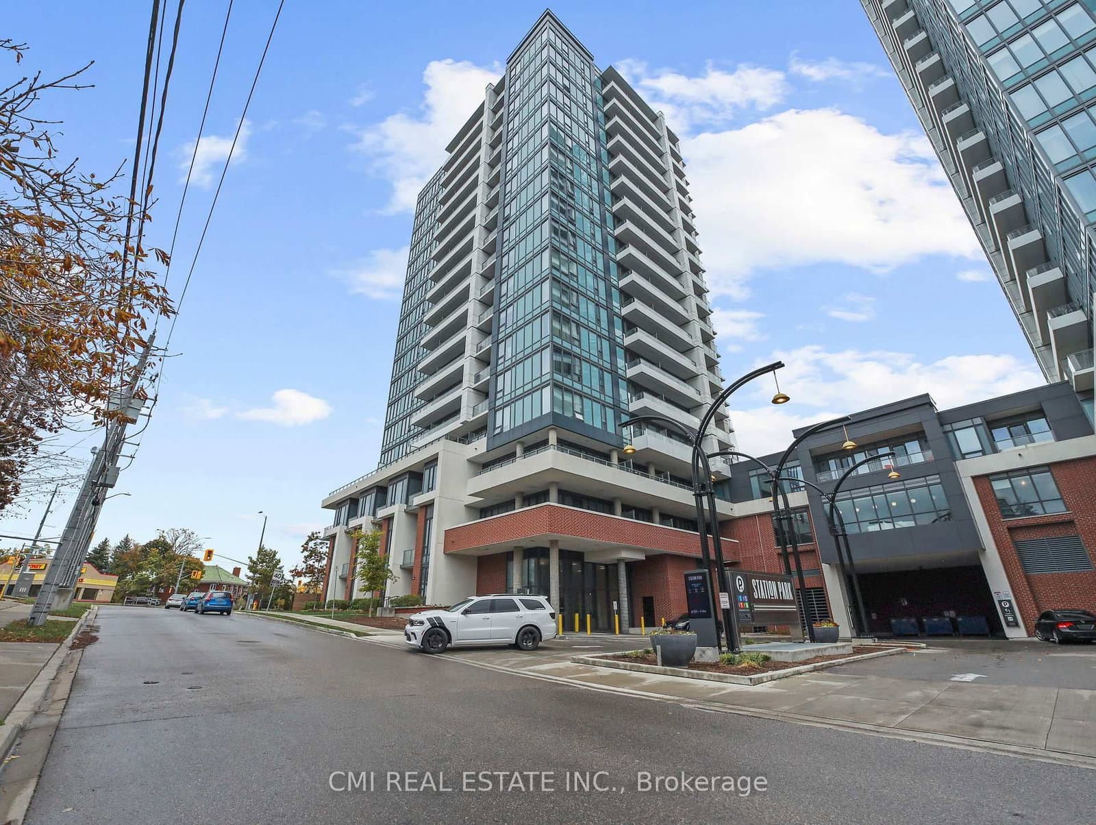 #411 - 5 Wellington Street S