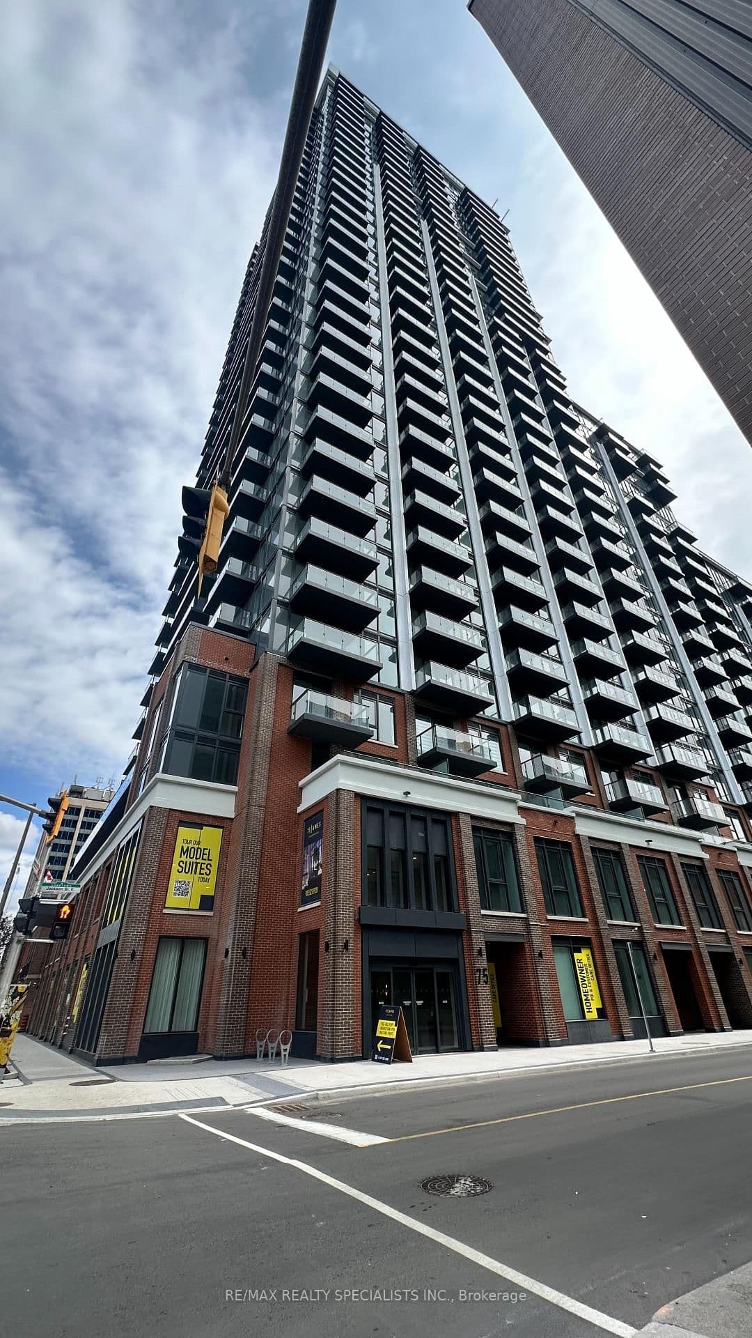 75 James Street S, Unit 826