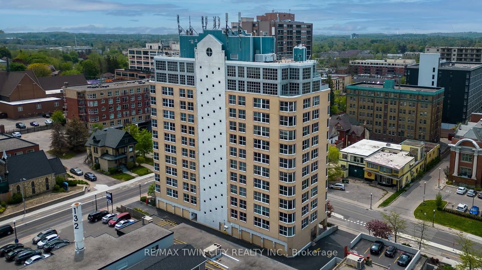 #405 - 150 Queen Street S
