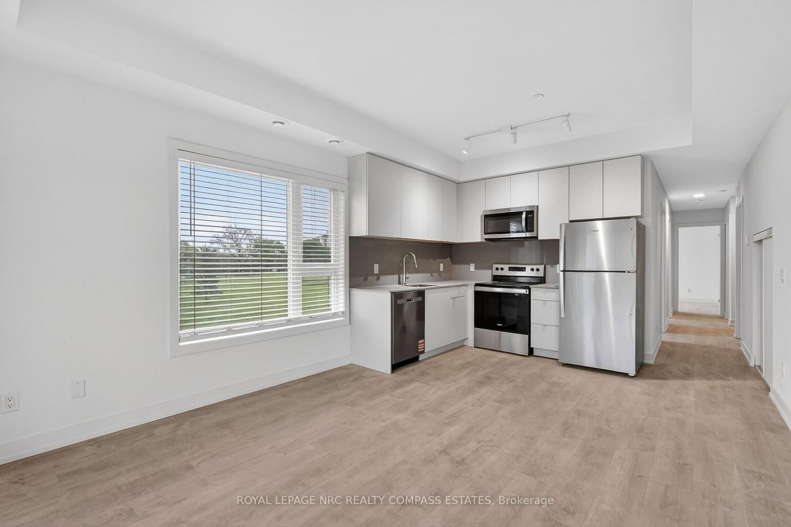 16 Melbourne Avenue, Unit 201A