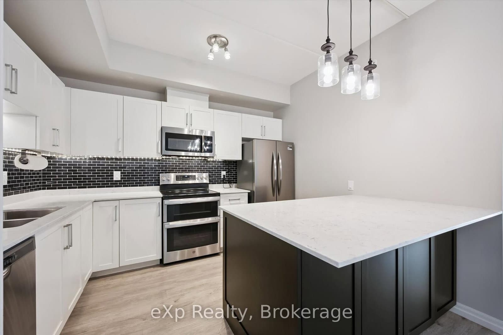 #214 - 35 Kingsbury Square