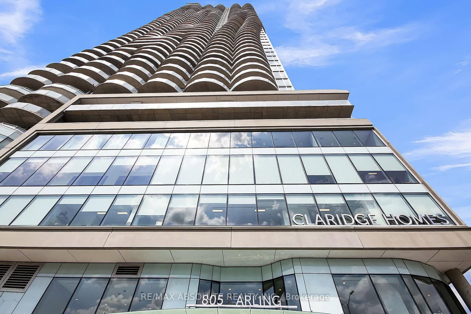 #902 - 805 Carling Avenue
