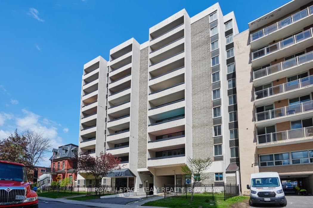 #1004 - 141 Somerset Street W