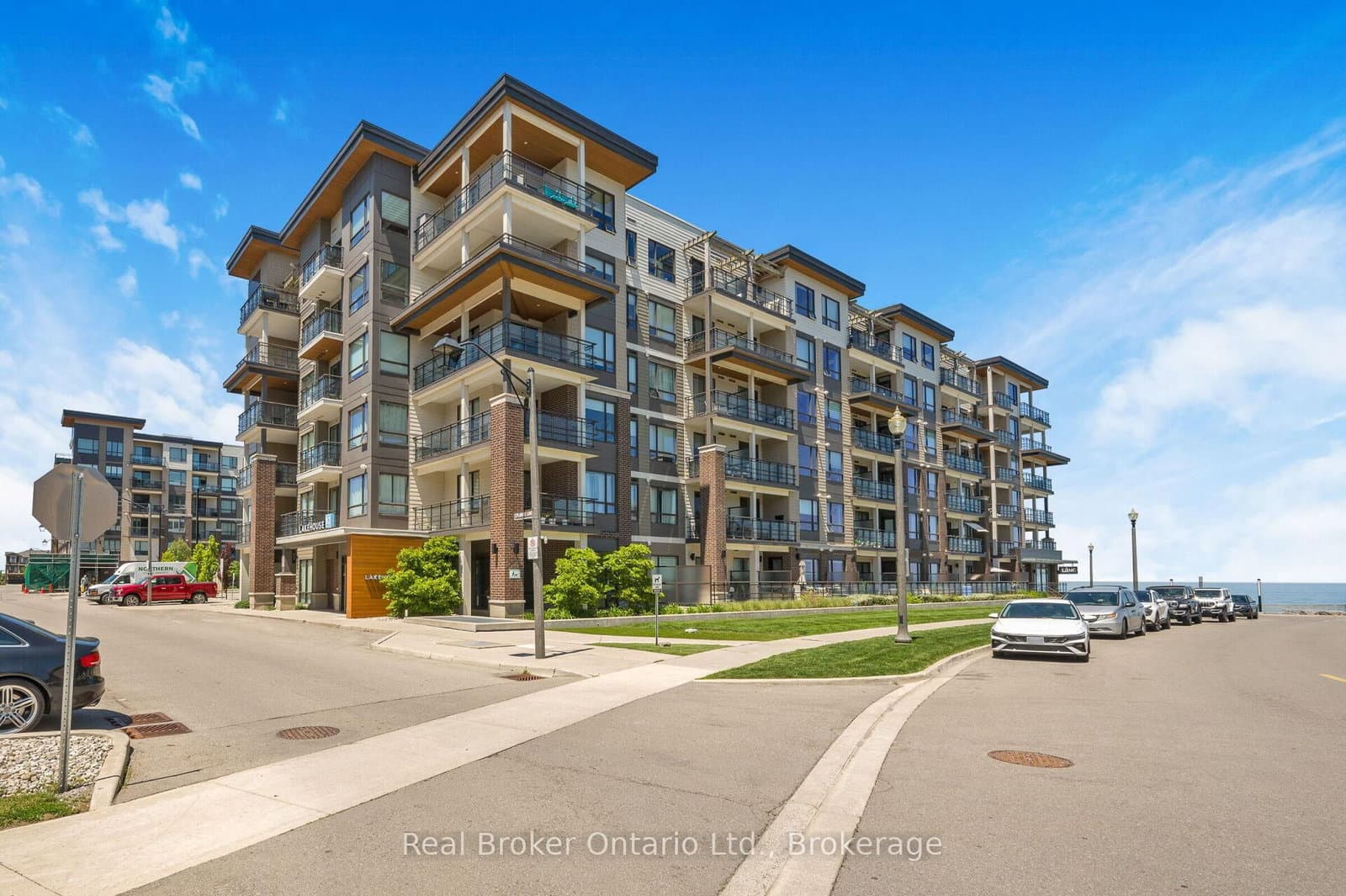 #310 - 10 Esplanade Lane