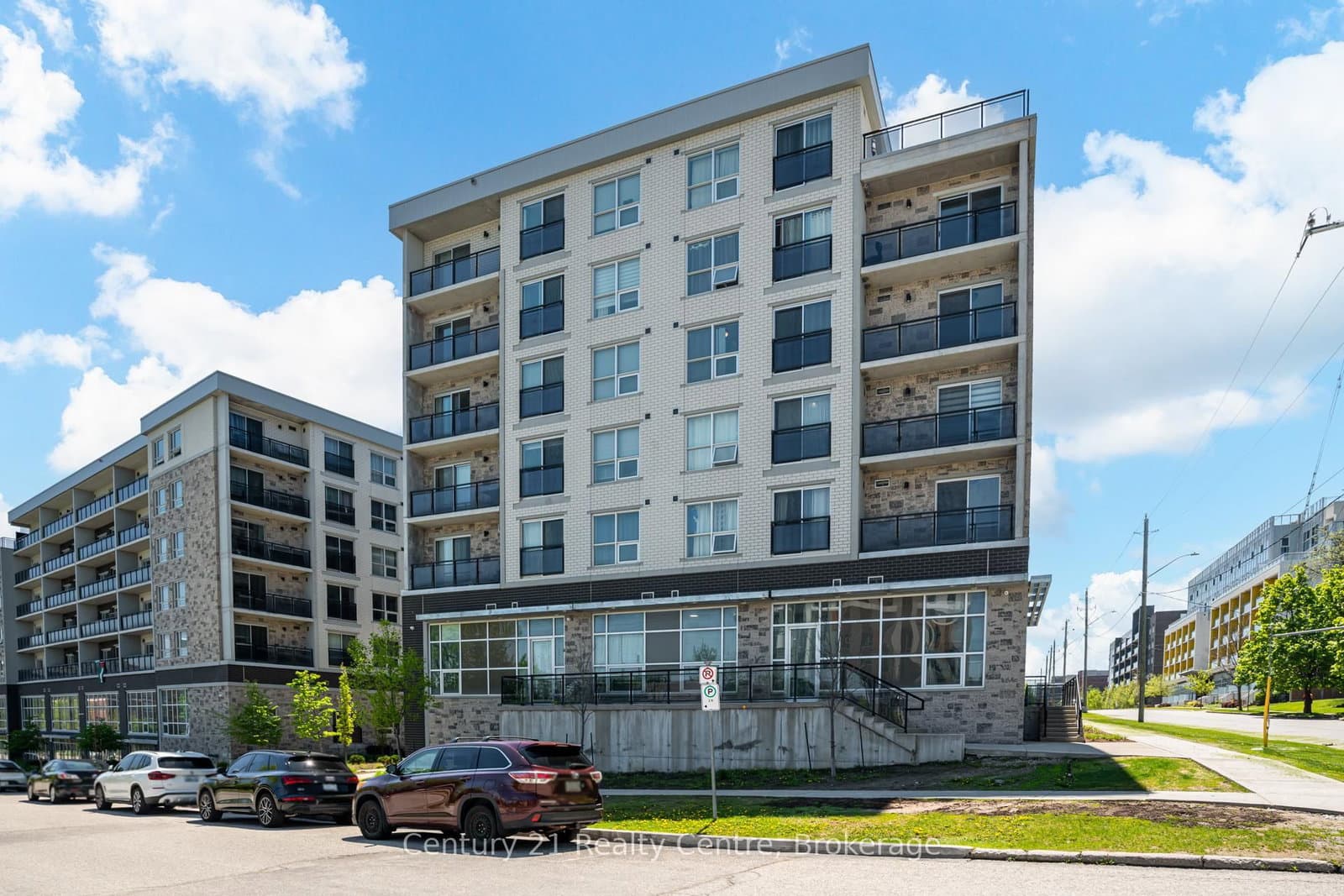 #F 103 - 275 Larch Street