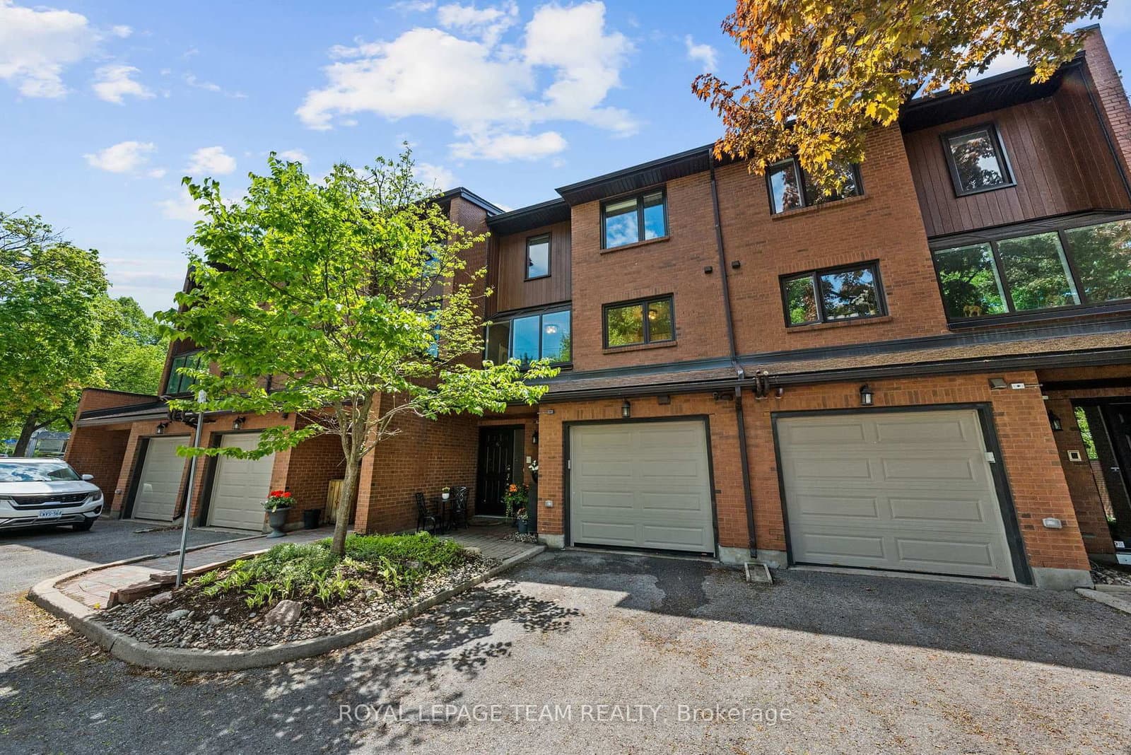 #6 - 625 Richmond Road