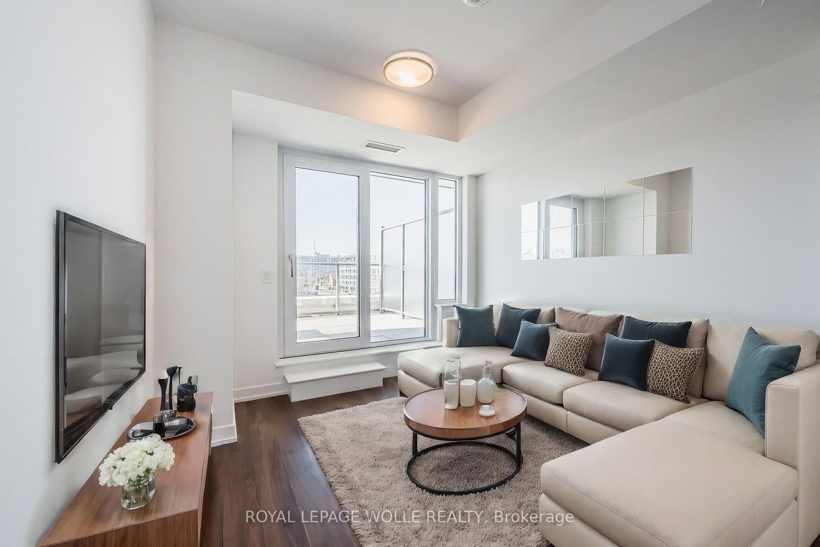 5 Wellington Street S, Unit 407