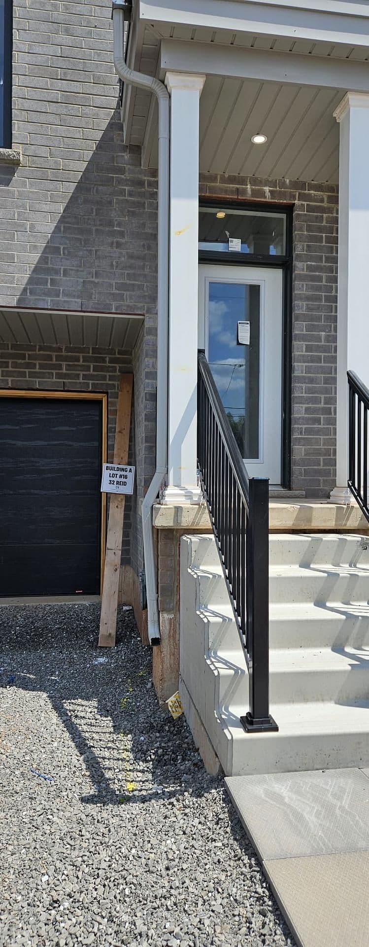 32 Reid Avenue N