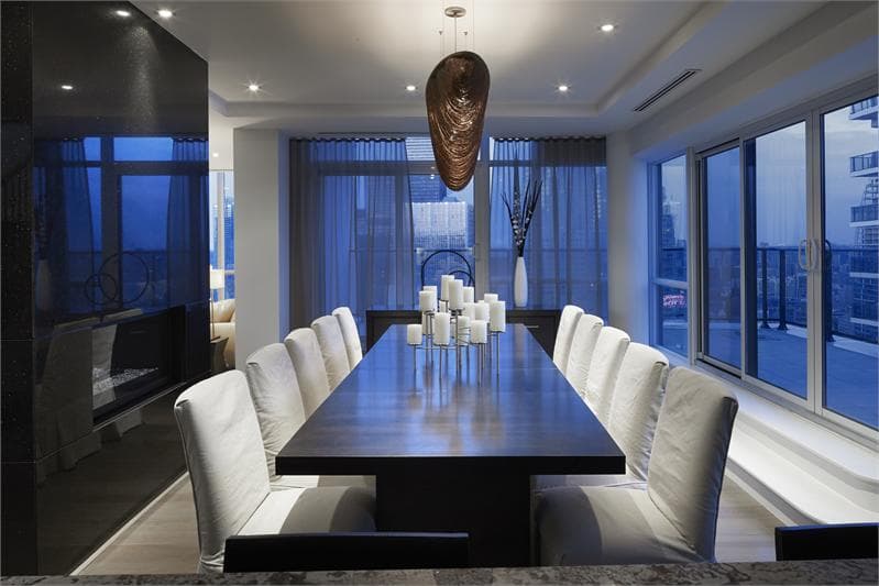 33 Bay at Pinnacle Centre Condos - Image 5