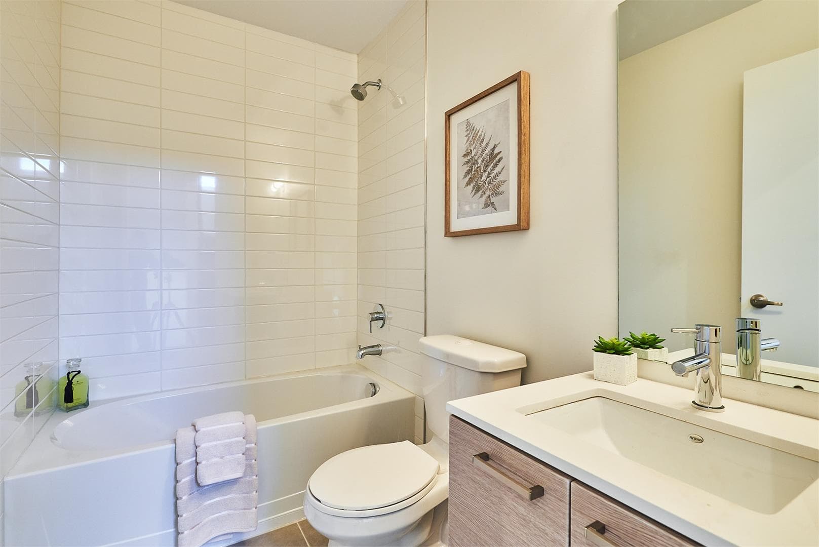 Towns on Curzon - Image 5