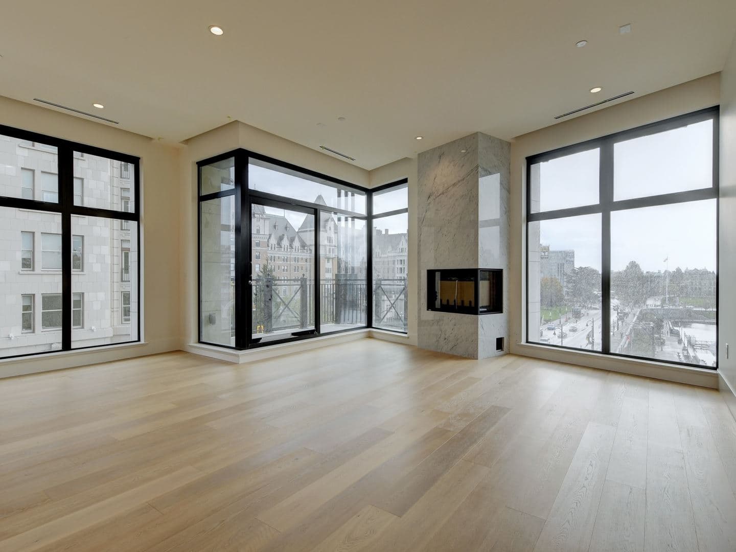 Customs House Condos - Image 17