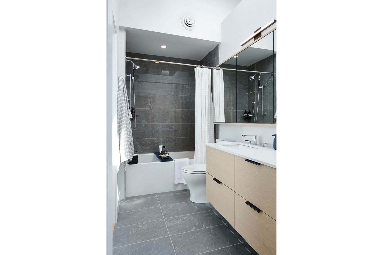 Oku Condos - Image 18