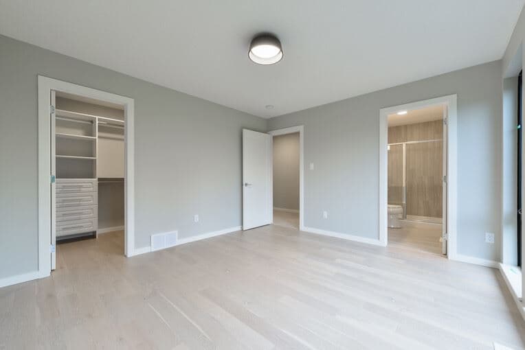 Pivot Rutherford Towns - Image 11