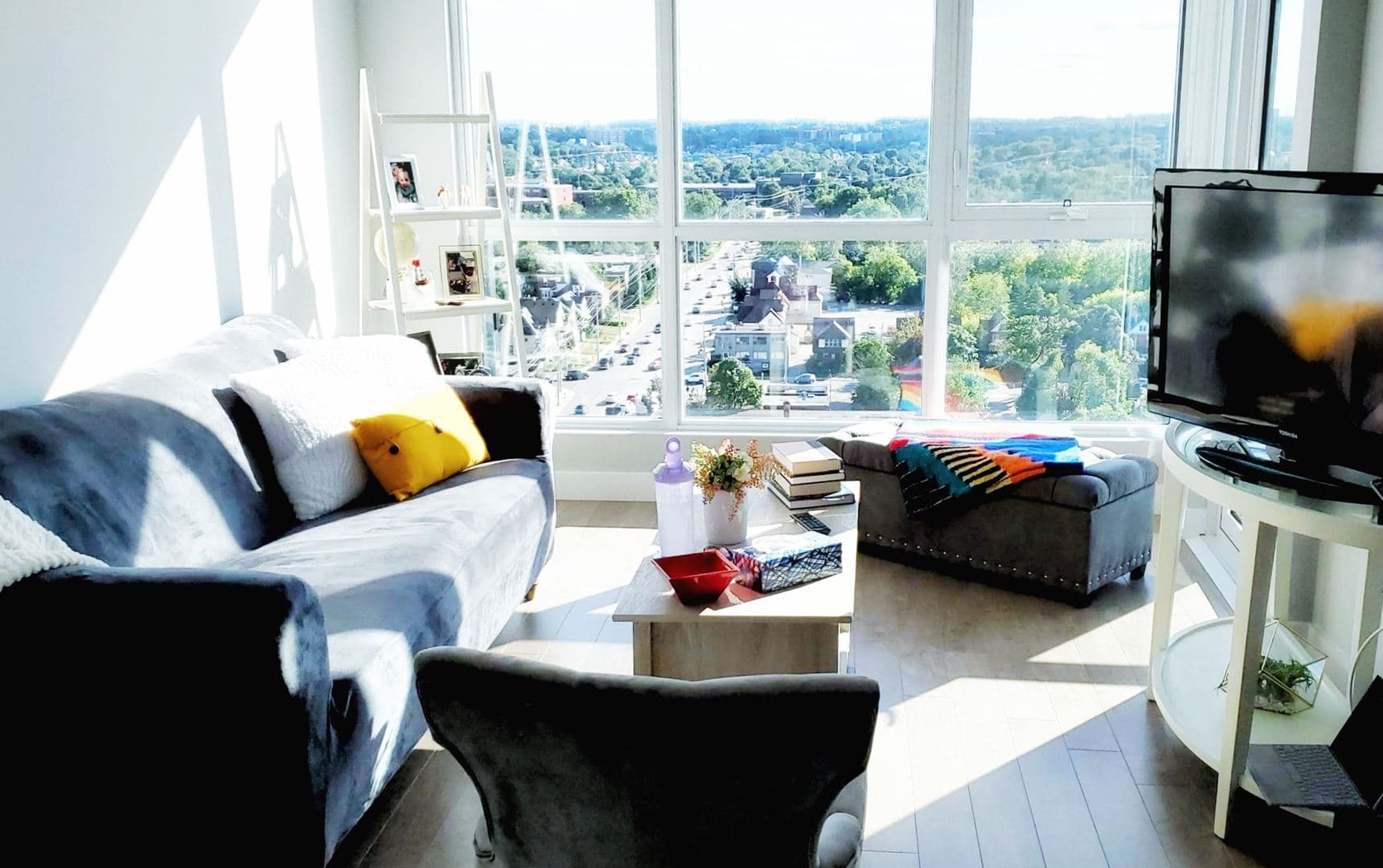 One Hundred Condos - Image 4