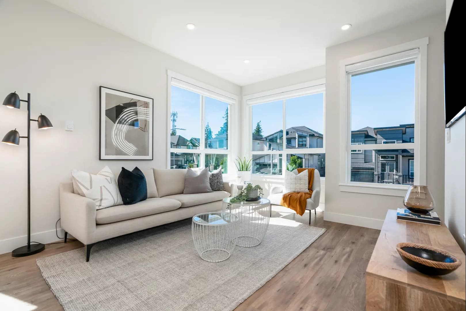 Nora Towns - Image 6