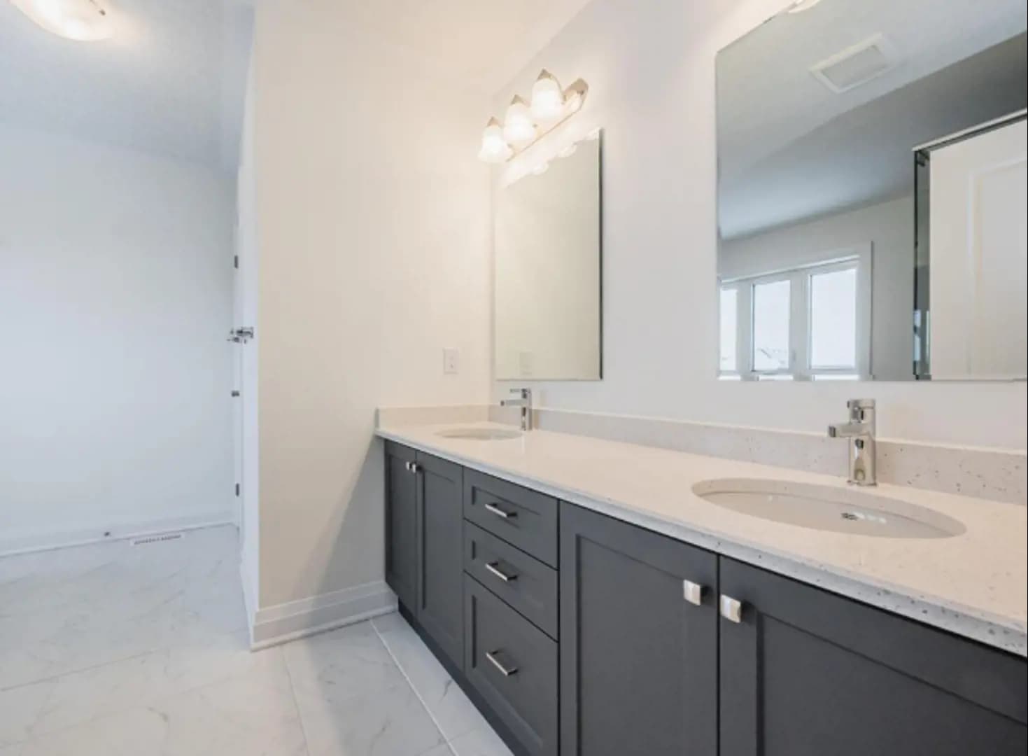 Vista Hills Towns - Image 24